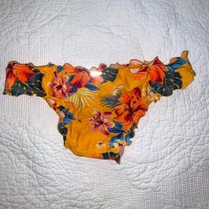 Size XS Hollister bikini bottoms.